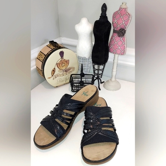 YUU Black Slip On Open Toe Mavie Sandals Sz 11 NWOB - Picture 1 of 6
